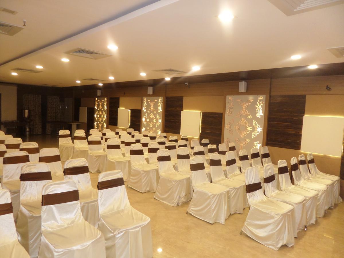 Hotel Raj Palace Ahmednagar Exterior foto